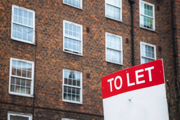 ロンドン南部のロッキンガム・エステートでサインをする - london england apartment uk real estate ストックフォトと画像
