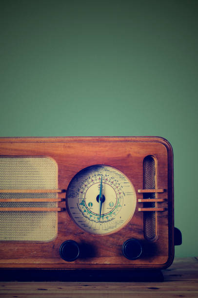 istock Vintage radio 1249732670