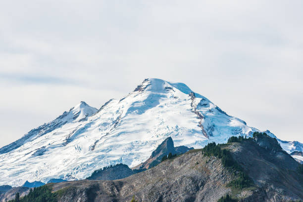 scenic view of top of mt Baker,covered with snow ,Washington,USA. scenic view of top of mt Baker,covered with snow ,Washington,USA. mt shuksan stock pictures, royalty-free photos & images