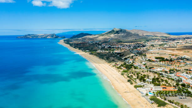 vista aérea de la playa de la isla de porto santo - madeira fotografías e imágenes de stock