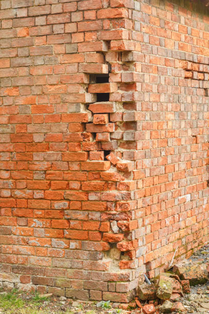 istock Damage to brick wall in UK. house subsidence, subsiding 1249768428