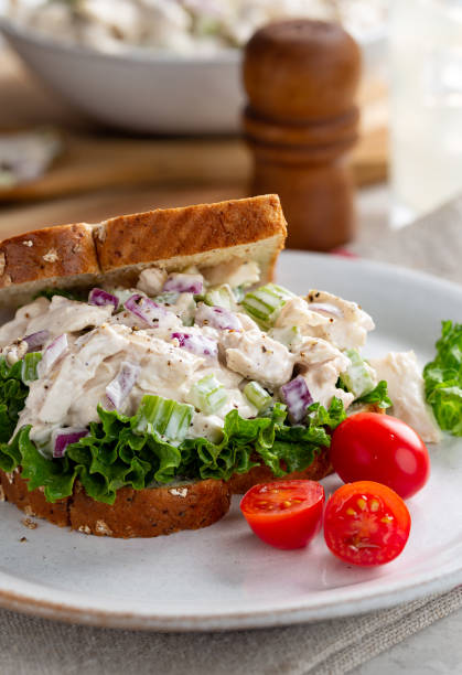 sandwich di insalata di pollo su pane integrale - sandwich salad chicken chicken salad foto e immagini stock