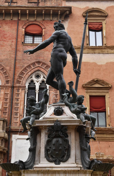 ボローニャのマッジョーレ広場の近くに位置するネプチューンの噴水。イタリア。 - roman god trident neptune sea ストックフォトと画像