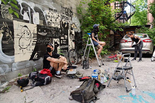Group of Montreal street artists doing a project in ruelle verte Jeanne Mance in Mile-end district of Plateau Mont-Royal. They are working under the supervision of Waxhead, a well known street painter. This is a « making-of » series of photographs taken on three days. Some of artists represented are Sbuone, Maylee Ke’o, Lemshl, Crayon Papier, Loopkin, Bosny and Lsnrone.