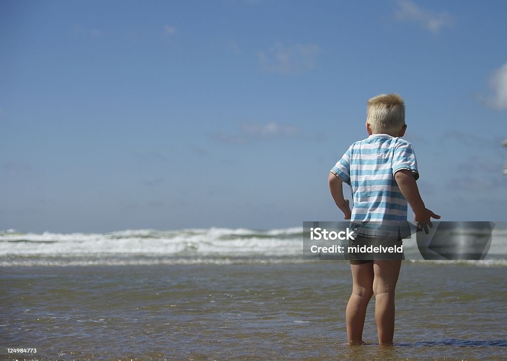 L'eau fraîche - Photo de 2-3 ans libre de droits