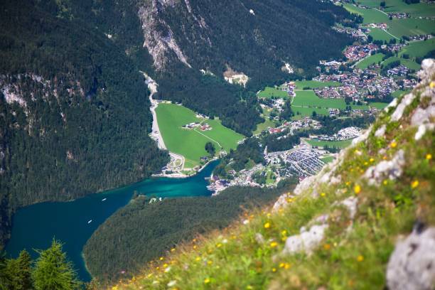 vista di schoenau e koenigssee - koenigsee foto e immagini stock