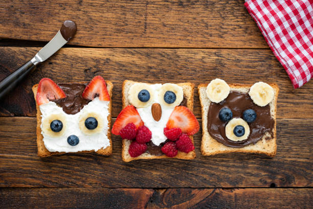 funny breakfast or school lunch food art toasts for kids - torrada ilustrações imagens e fotografias de stock