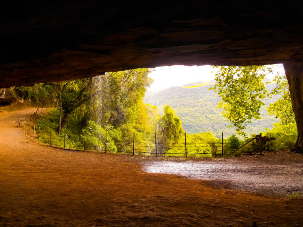 フィオーレス洞窟 - 13422 ストックフォトと画像
