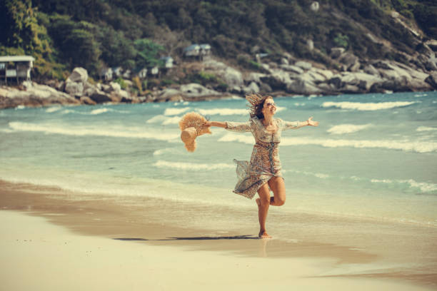 Vestido Largo De Playa - Banco de fotos e imágenes de stock - iStock Vestido Largo De Playa - Banco de fotos e imágenes de stock - iStock