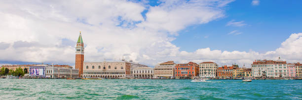 istock Sequance of colorful Venice buildings 1249912401