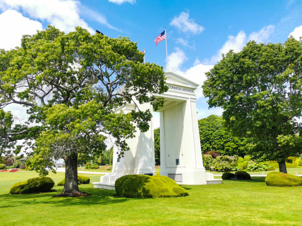 istock Canada and USA Border Services Peace Arch 1249940546
