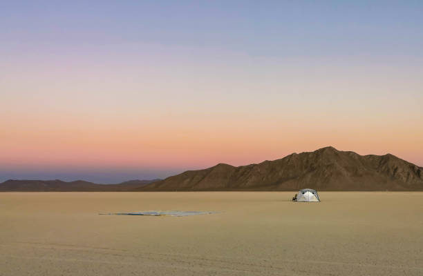 desert sunrise sunset cracked earth black rock playa dirt dust sand landscape lunar - lakebed imagens e fotografias de stock