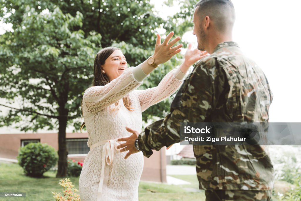 Welcome Home My Love Soldier Coming Home Stock Photo - Download Image Now -  Military, Wife, Husband - iStock