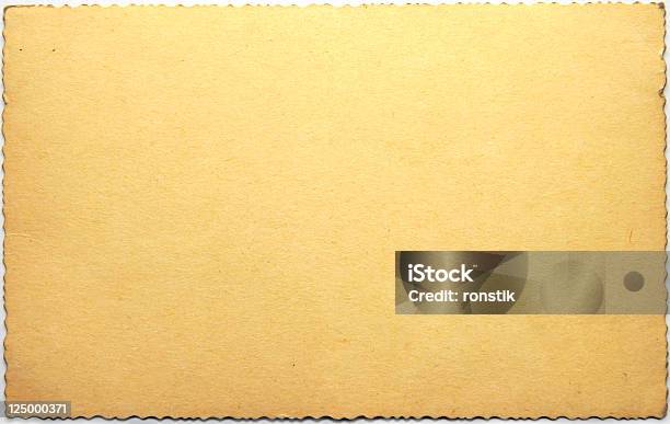 Foto de Em Branco Papelão e mais fotos de stock de Cartão Postal - Cartão Postal, Amarelo, Antigo