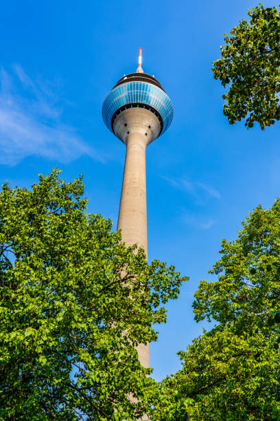 the rhine tower in dusseldorf, germany - rhine river audio imagens e fotografias de stock