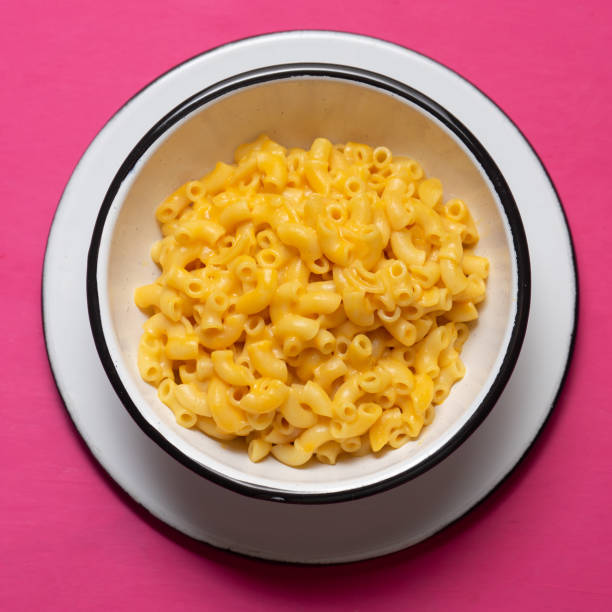 istock Creamy mac and cheese on pink background 1250117544