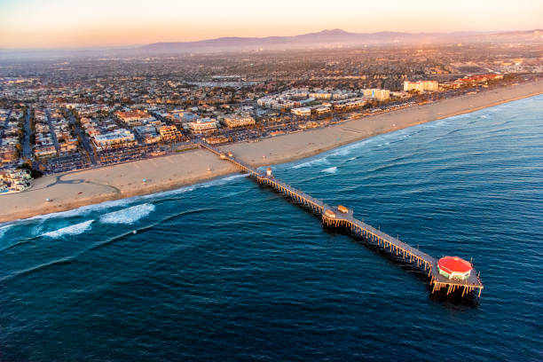 huntington beach california antena - coastline tide horizontal outdoors zdjęcia i obrazy z banku zdjęć