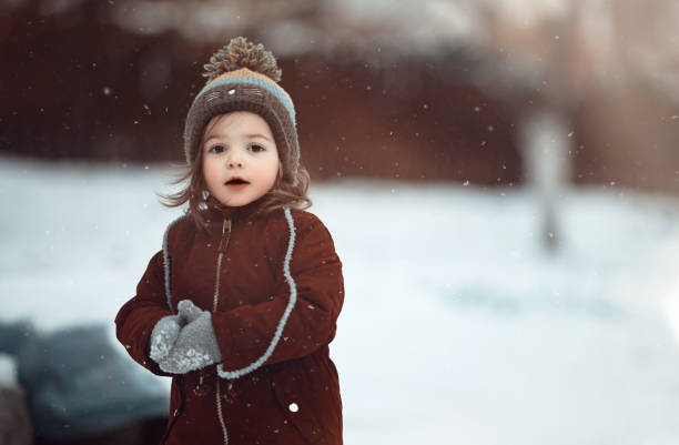 la magia de los días de invierno... - mejillas enrojecidas fotografías e imágenes de stock