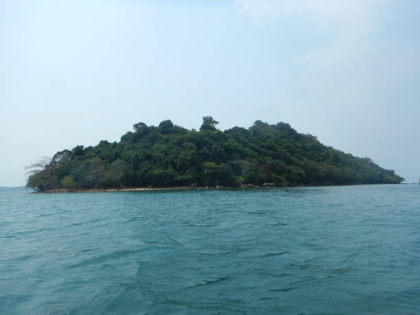 istock Small island in Sihanoukville 1250259470