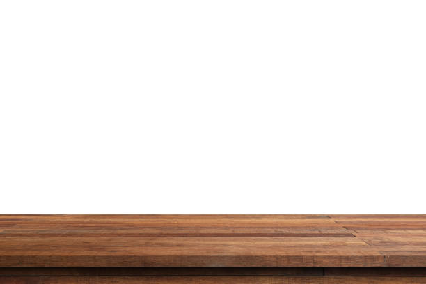 mesa de madera vacía sobre fondo blanco aislado y montaje de pantalla con espacio de copia para el producto. - mesa fotografías e imágenes de stock