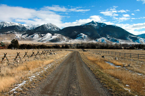 istock Montana Dirt Road 1250297171