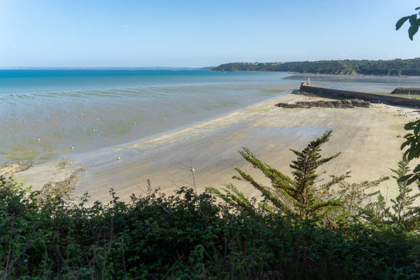 istock High and low tide in Britanny coast 1250297355