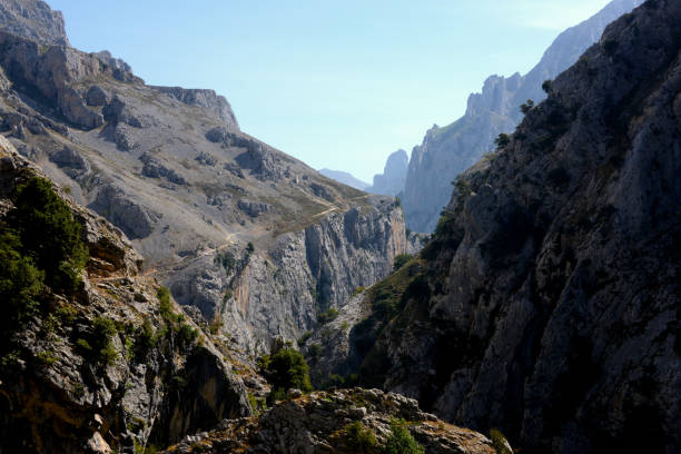 picchi d'europa - cantabria picos de europe mountains panoramic asturias foto e immagini stock