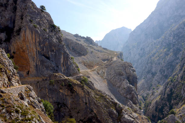 picchi d'europa - cantabria picos de europe mountains panoramic asturias foto e immagini stock