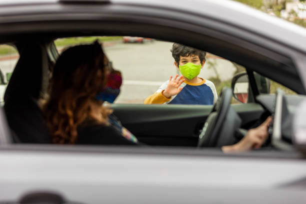 istock Social Distancing Visit and Delivery 1250348363