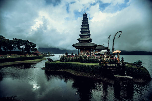 Morning View Of Pura Ulun Danu Beratan the Floating Temple In Bali, Indonesia Morning View Of Pura Ulun Danu Beratan the Floating Temple In Bali, Indonesia floating temple in lake bedugul bali stock pictures, royalty-free photos & images