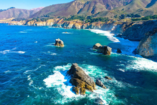 панорама зрения на 17 mile drive на шоссе 1 в калифорнии - point lobos state reserve big sur california beach стоковые фото и изображения