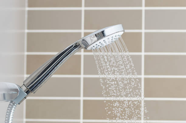 샤워 준비 - shower bathroom shower head water 뉴스 사진 이미지