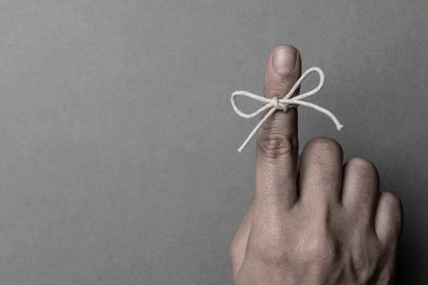 hand and string tied on index finger - reminder memories human finger string imagens e fotografias de stock