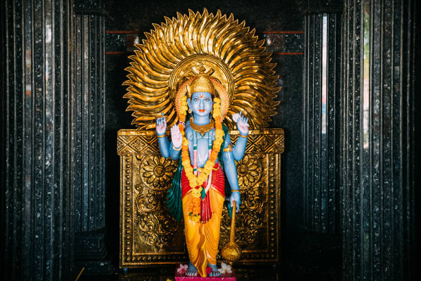 mapusa, goa, india. shiva statue in the shri dev bodgeshwar sansthan temple. it has a shrine which is dedicated to kanakeshwar baba or bodgeshwar. landmark and popular destination - india goa temple indian culture imagens e fotografias de stock