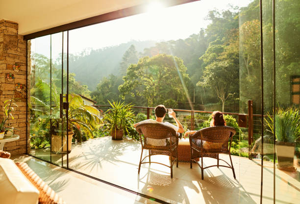 наслаждаясь отдыхом - hotel tourist resort luxury tropical climate стоковые фото и изображения