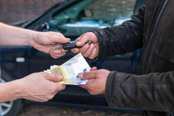 cash handover when buying a car on the road cash and key handover when buying a car on the road cash for cars stock pictures, royalty-free photos & images