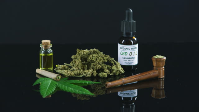 Glass Marijuana Pipe With Bud Stock Photo - Download Image Now - Pipe -  Smoking Pipe, Cannabis Plant, Marijuana - Herbal Cannabis - iStock