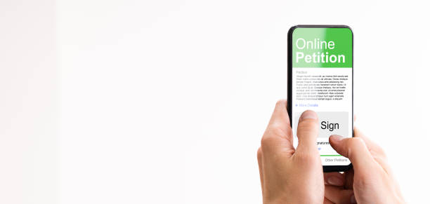 istock Sign Online Petition On Smartphone 1250690065