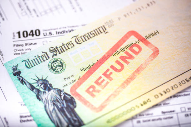 cheque de reembolso de impuestos - reembolso de compra fotografías e imágenes de stock
