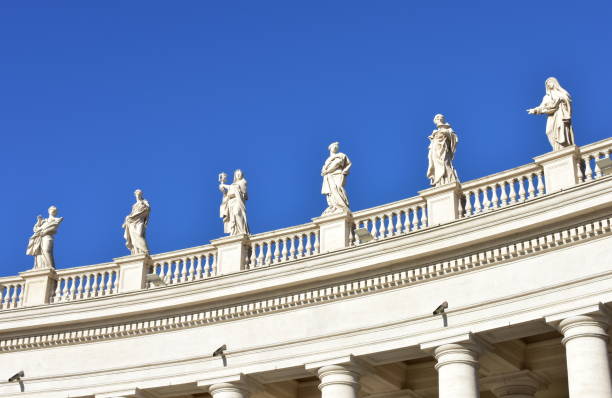 베르니니의 식민지와 성 베드로 광장의 동상. 바티칸 시국, 로마, 이탈리아. - berninis colonnade 뉴스 사진 이미지