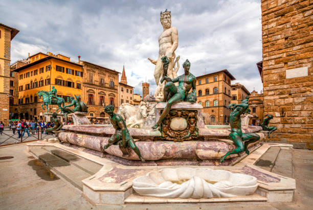 fuente neptuno en piazza della signoria en florencia, italia. fuente famosa de florencia. famosa arquitectura del renacimiento en el centro de florencia. - piazza della signoria fotografías e imágenes de stock