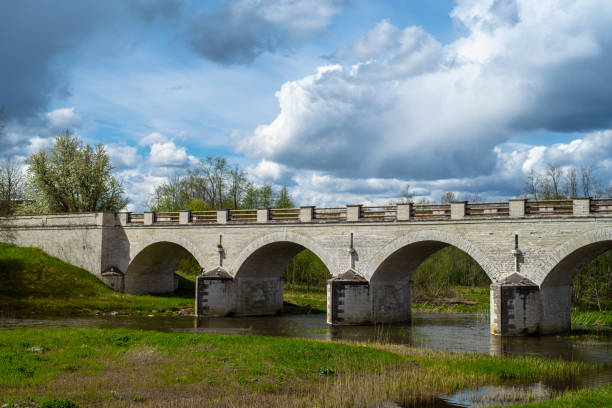 konuvere brücke - gebaut 1861 und war die längste steinbrücke in estland zu dieser zeit. - 1861 stock-fotos und bilder