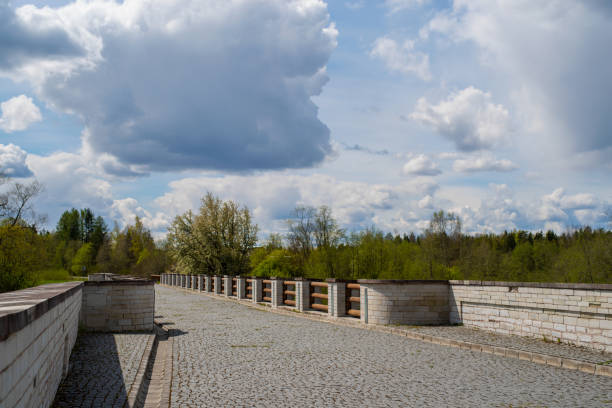 konuvere brücke - gebaut 1861 und war die längste steinbrücke in estland zu dieser zeit. - 1861 stock-fotos und bilder