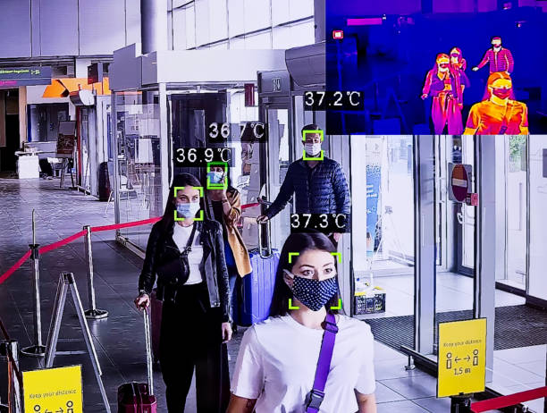 medição de temperatura no terminal do aeroporto, imagem térmica - airport security airport security security system - fotografias e filmes do acervo