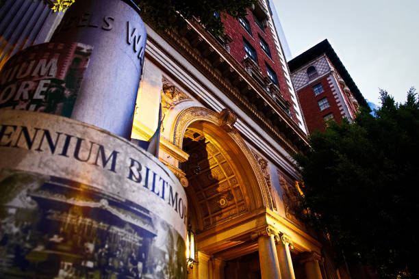 foto da placa de bordo do millennium biltmore hotels e entrada do hotel - millennium biltmore hotel - fotografias e filmes do acervo