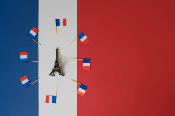 eiffel tower and french flag background color - eiffel tower paris france france tower imagens e fotografias de stock