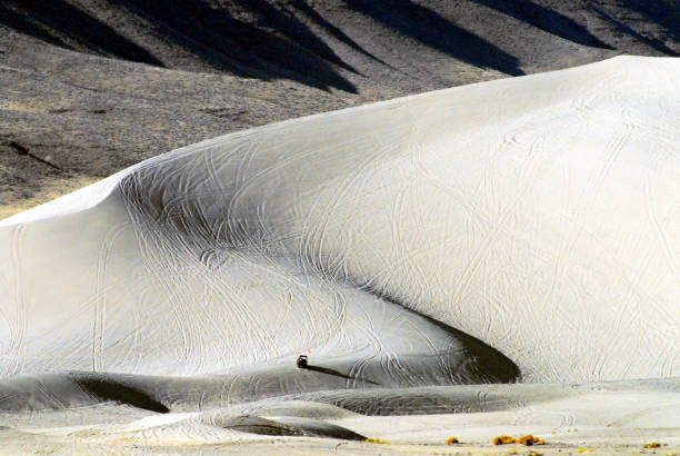 kuvapankkikuvat ja rojaltivapaat kuvat aiheesta nevada - hiekkavuoren dyyni buggyn kanssa - sand mountain