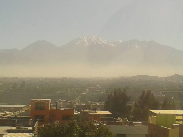istock Volcano in the city 1251096845