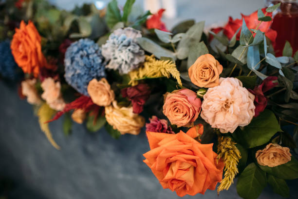 frammento presidio nuziale in ristorante - flower head bouquet built structure carnation foto e immagini stock