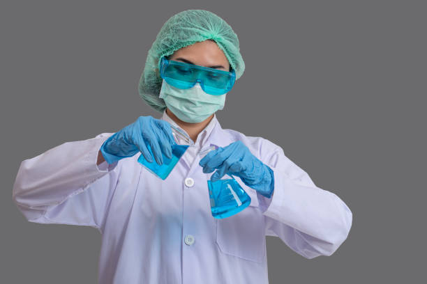 臨床検査室、科学・化学の概念、医療技術者の研究を行う試験管を持つアジアの女性科学者 - laboratory assistant healthcare and medicine chemistry ストックフォトと画像